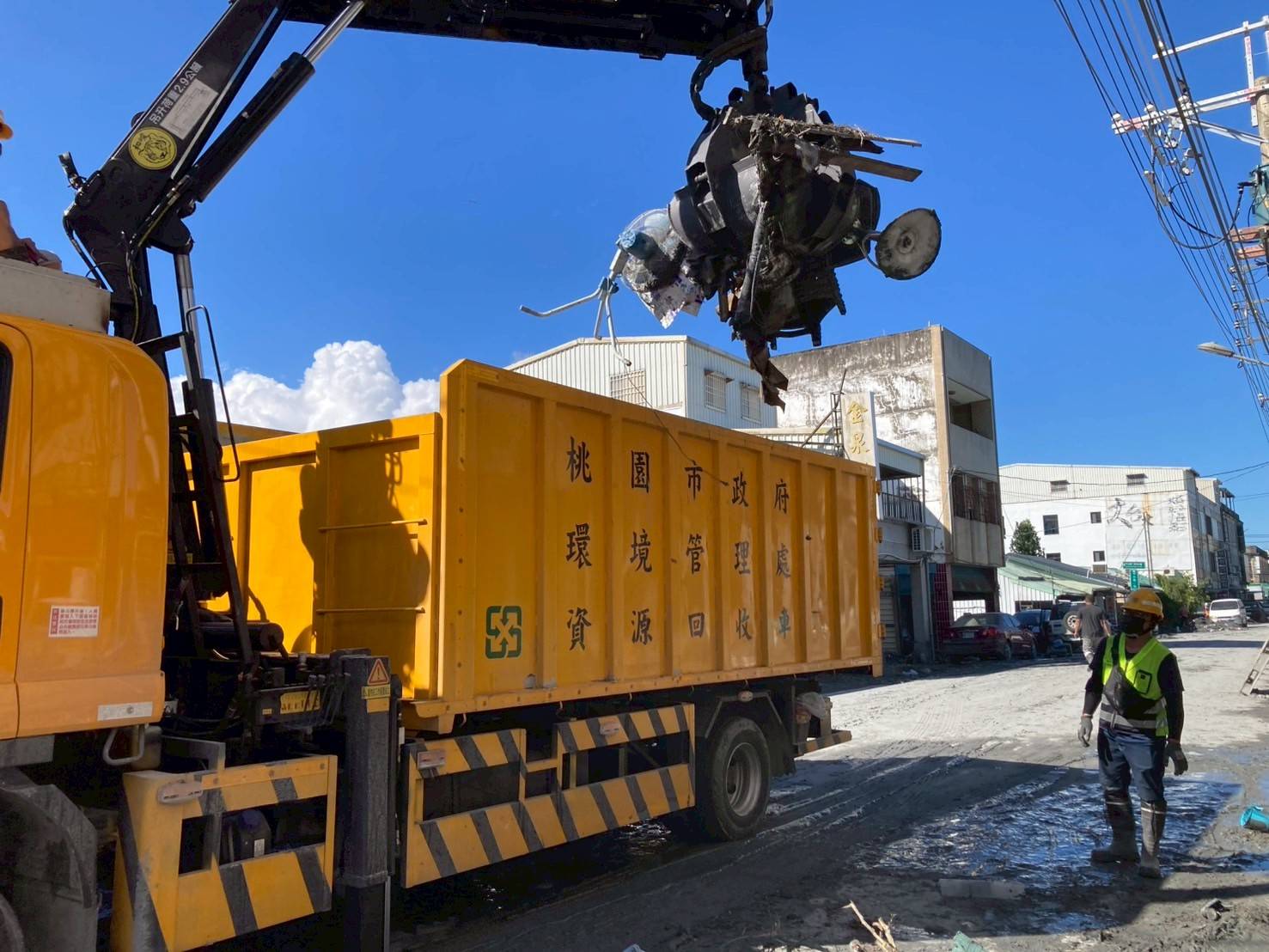 樺加沙颱風離去 桃園環保局快速馳援花蓮光復進行災後復原 (4).jpg